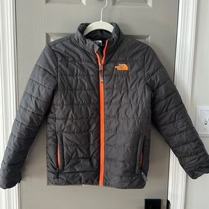 The North Face boys M 10/12 charcoal puffy coat